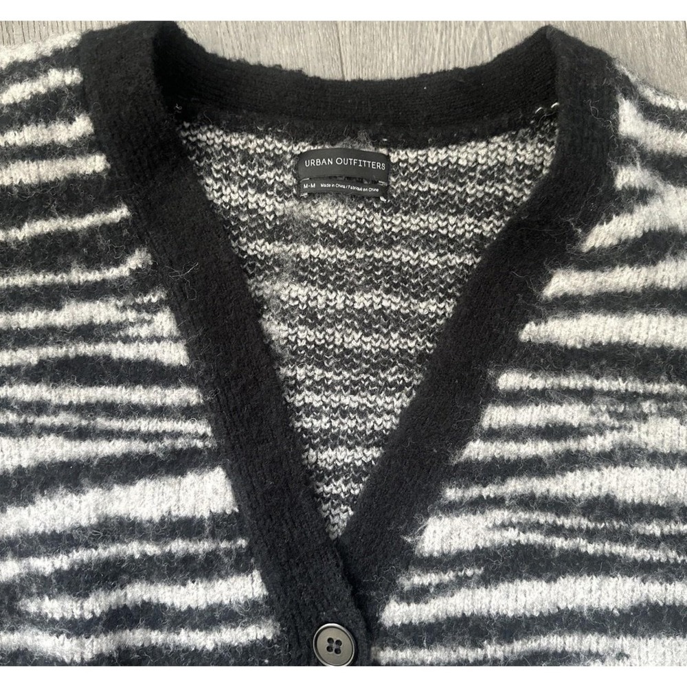 Urban Outfitters Cardigan Wool Sweater Medium Black Zebra Stripe Button CropKnit - Picture 3 of 9